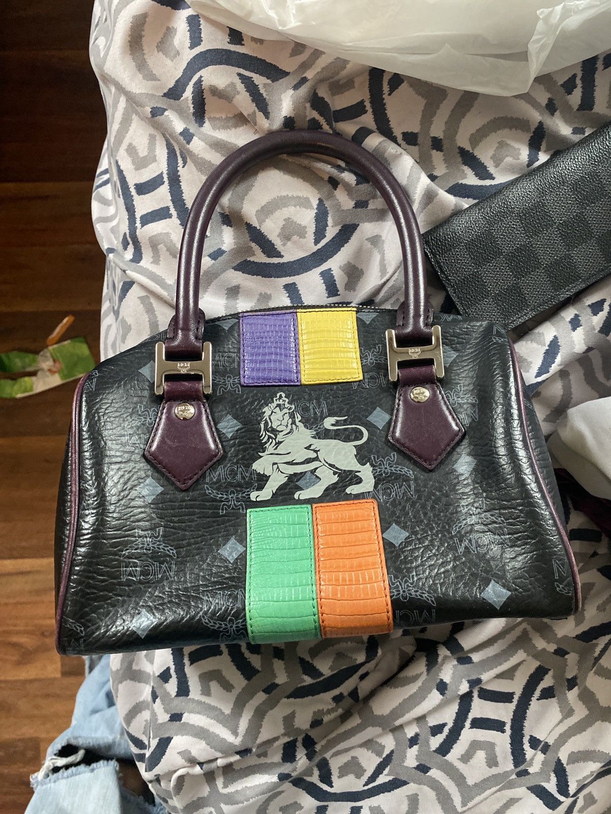 Mcm princess lion tote hotsell