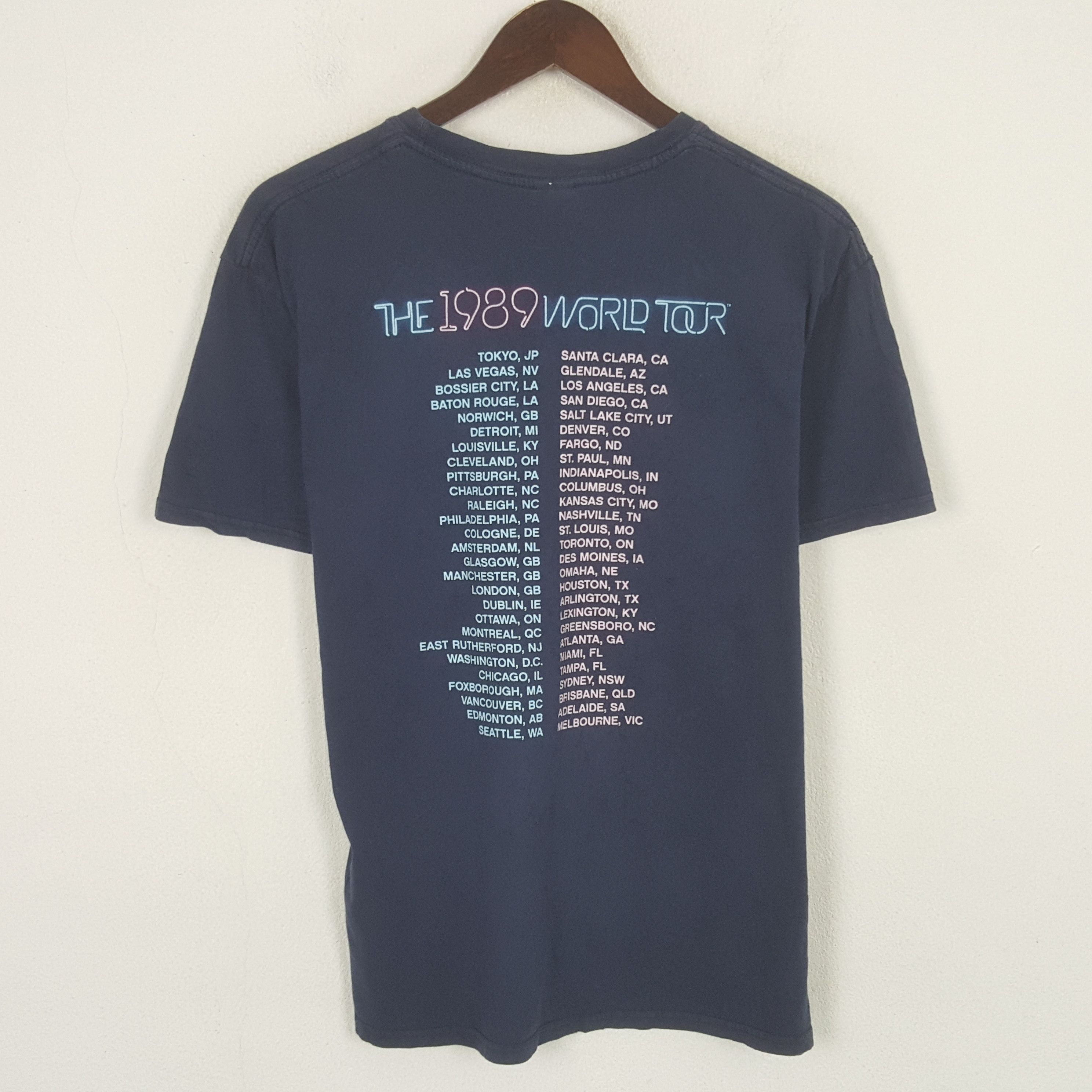 Other Taylor Swift American Singer 1989 Tour Tshirt Size US M / EU 48-50 / 2 - 3 Thumbnail