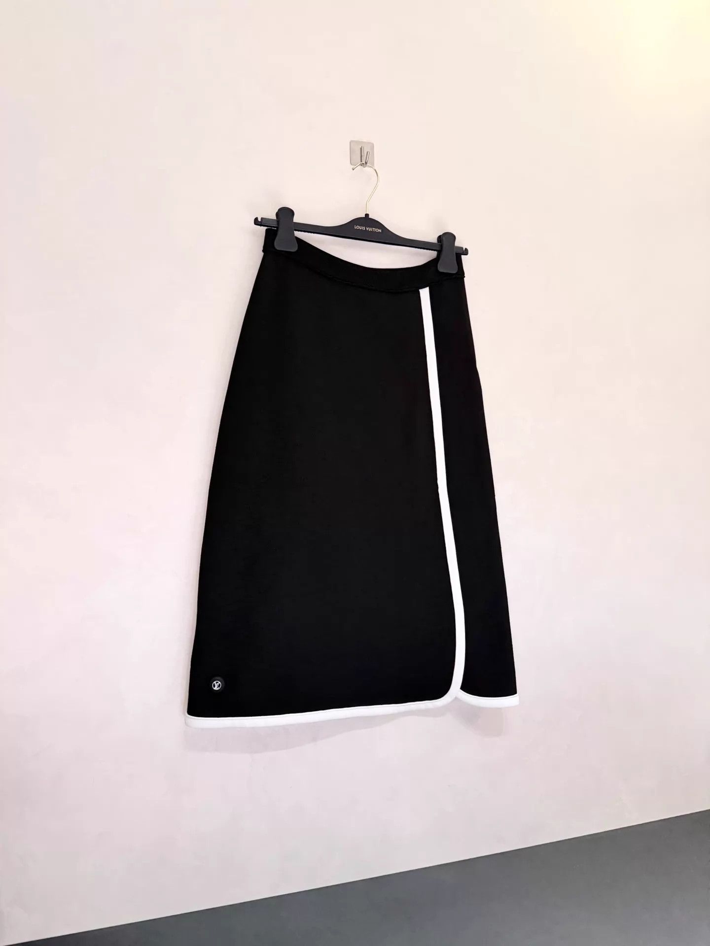 Louis Vuitton Louis Vuitton 22AW Black Knit Long Skirt S Rare Size S / US 4 / IT 40 - 1 Thumbnail