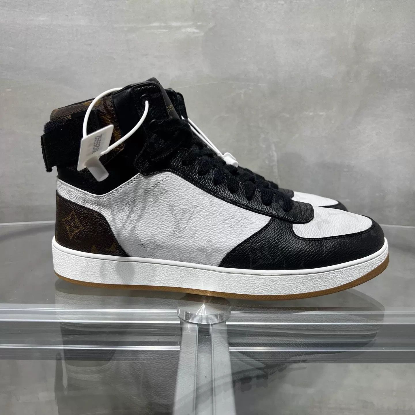 Louis Vuitton LV Rivoli high-top casual board shoe black/white UK5 Size US 6 / EU 39 - 4 Thumbnail