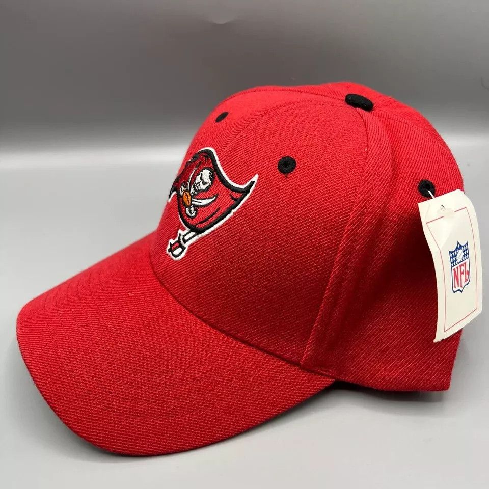 NFL Tampa Bay Buccaneers Hat Men Embroidered Logo Strap Back Size ONE SIZE - 2 Thumbnail