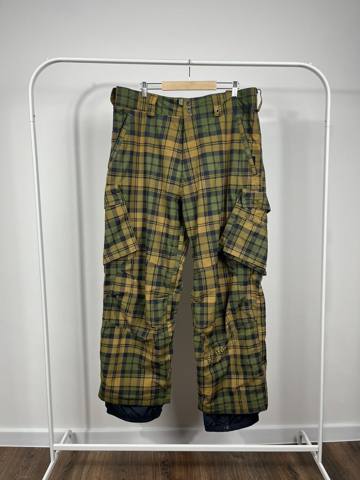 Burton Burton Plaid Snowboard Pants Cargo Shell XL Size US 36 / EU 52 - 1 Thumbnail