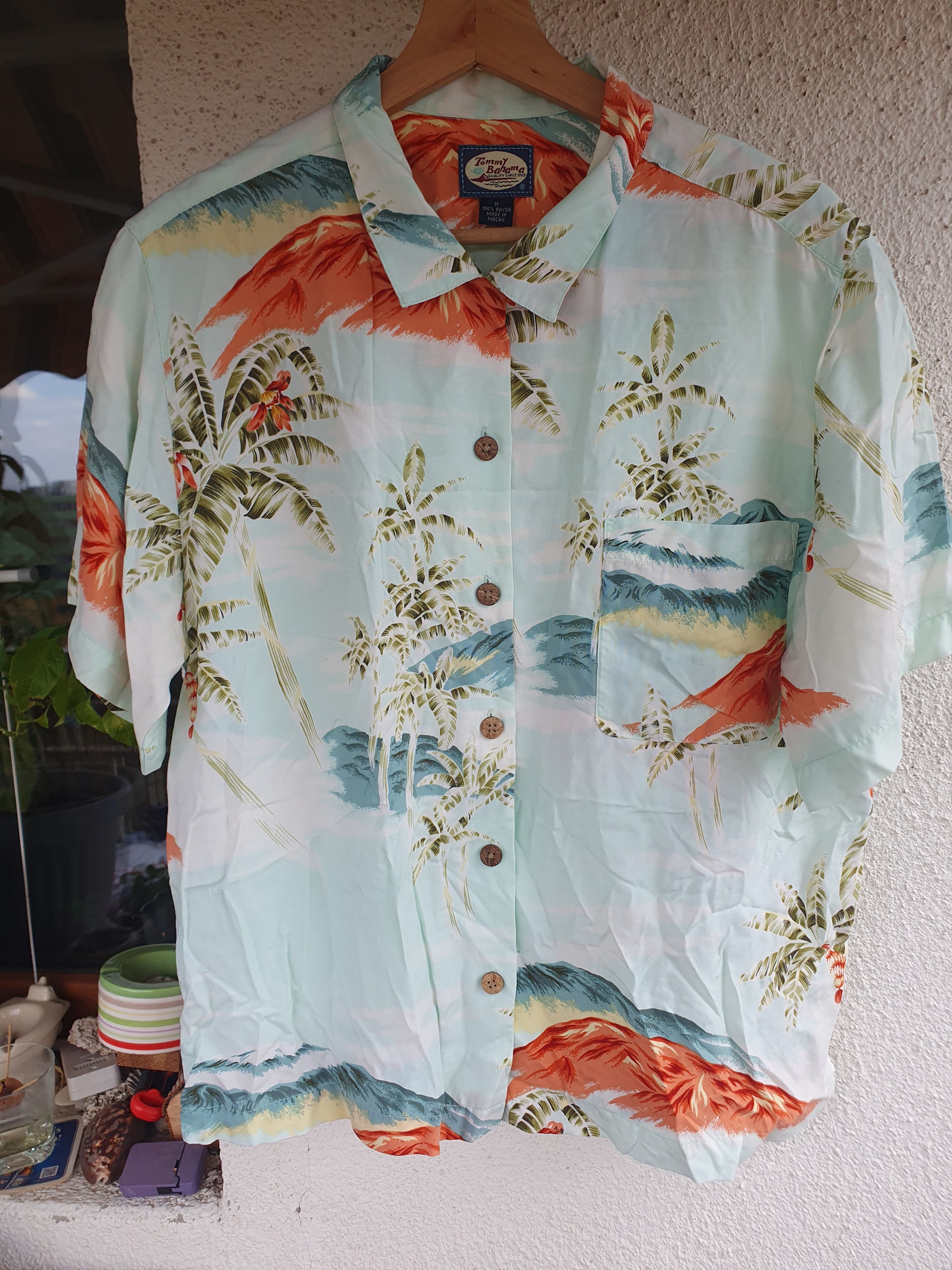 Tommy Bahama Tommy Bahama Hawaiian Pocket Shirt sz M Size US M / EU 48-50 / 2 - 1 Thumbnail