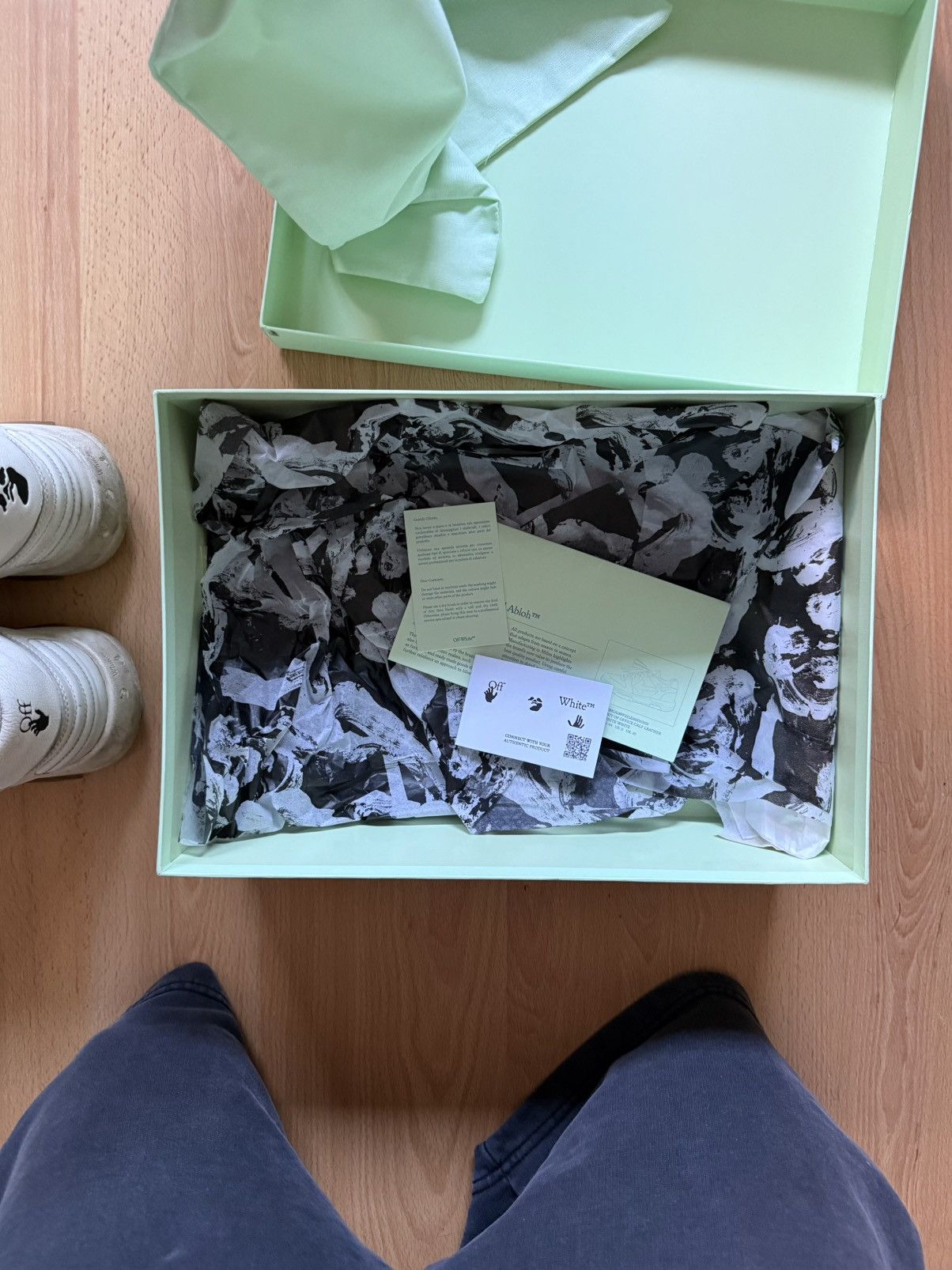 Off-White Off White Out of Office Size US 11 / EU 44 - 14 Thumbnail