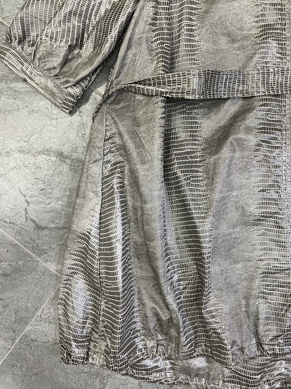 Armani Collezioni Armani Collezioni Crocodile Embossed Metallic Trench Coat Size M / US 6-8 / IT 42-44 - 16 Thumbnail