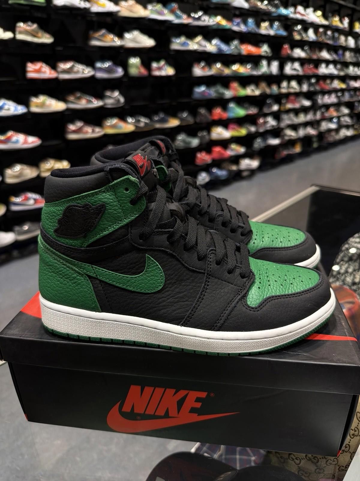Jordan Brand Size 8.5 - Jordan 1 Retro OG High Pine Green 2.0 555088 030 Size US 8.5 / EU 41-42 - 3 Thumbnail