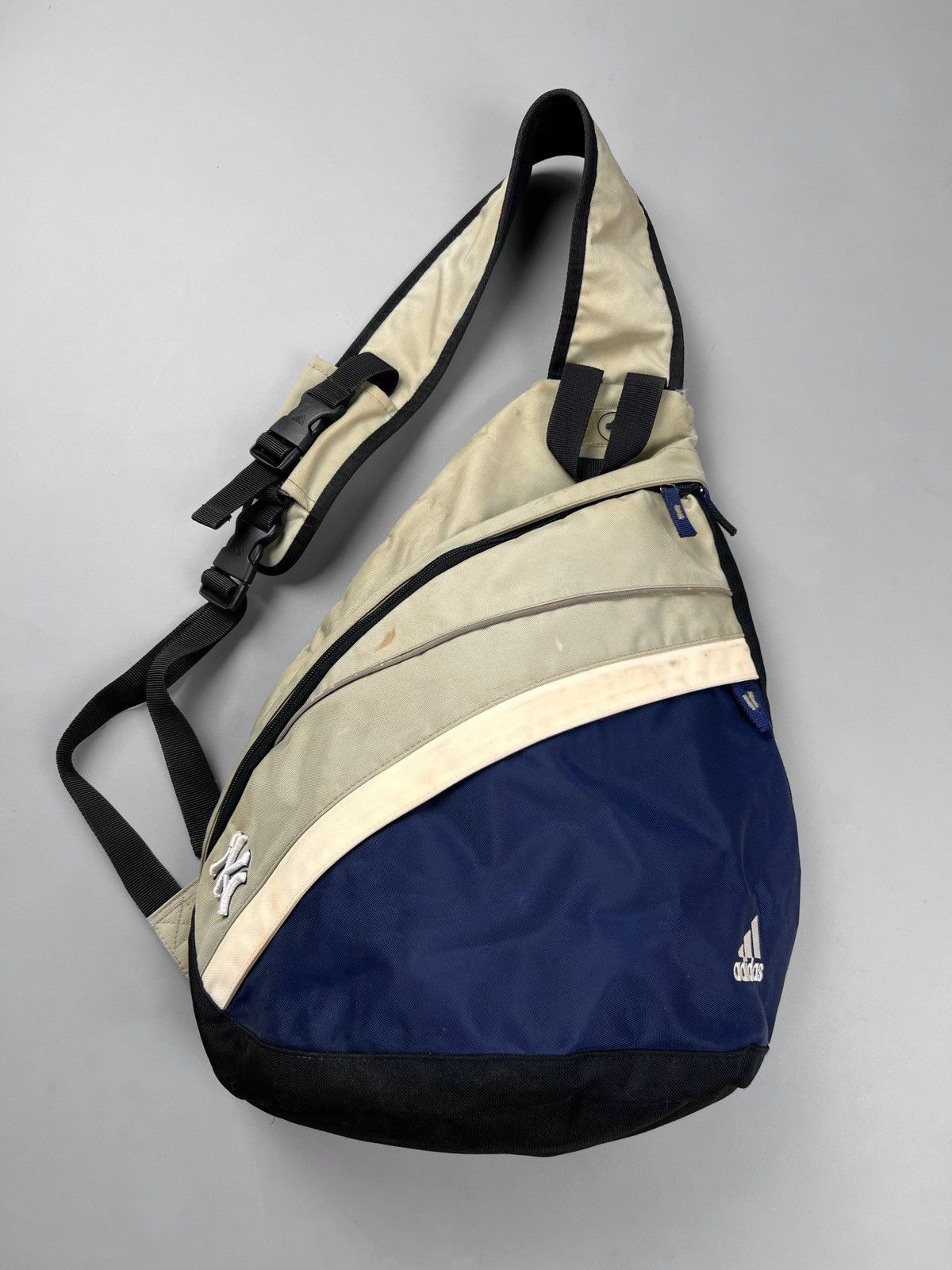 バッグ 80s adidas vintage sling messenger bag Vintage Adidas Originals Messenger Bag Red Trefoil Logo