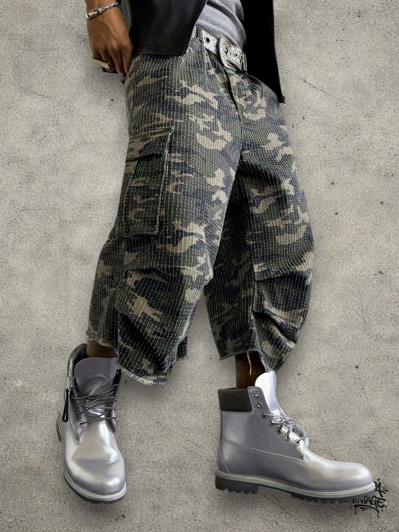 Japanese Brand Cargo camo jorts Size US 32 / EU 48 - 2 Thumbnail