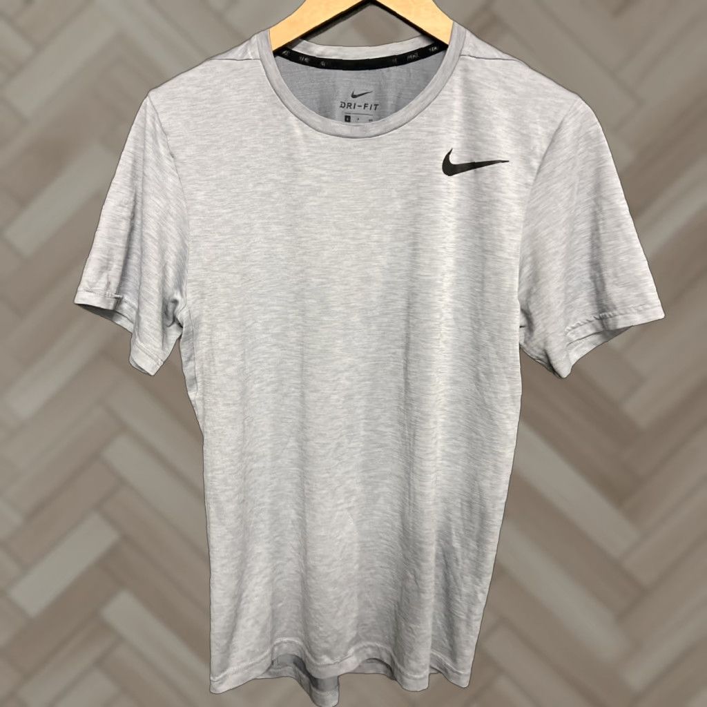Nike Nike Shirt Mens Small Gray Training HyperDry Dri Fit Swoosh Gym Tee 832835 Size US S / EU 44-46 / 1 - 1 Thumbnail