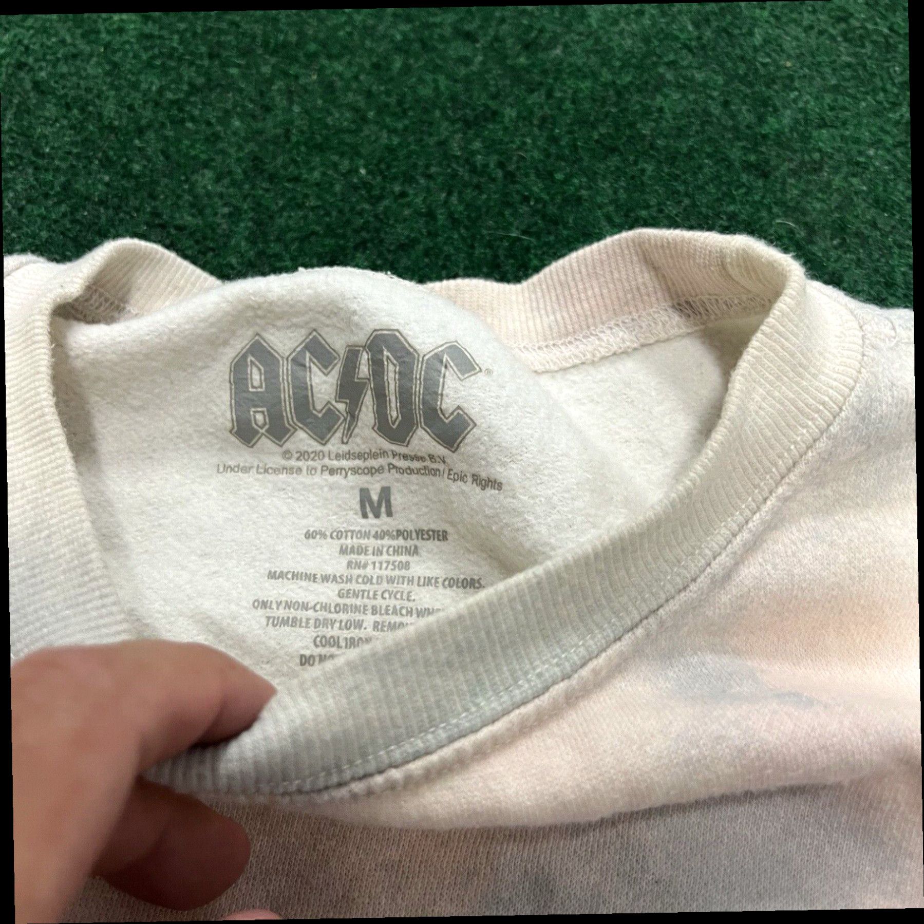 Vintage ACDC Sweater Womens M Medium Tye dye Pullover Sweatshirt Rock Band Size M / US 6-8 / IT 42-44 - 3 Thumbnail
