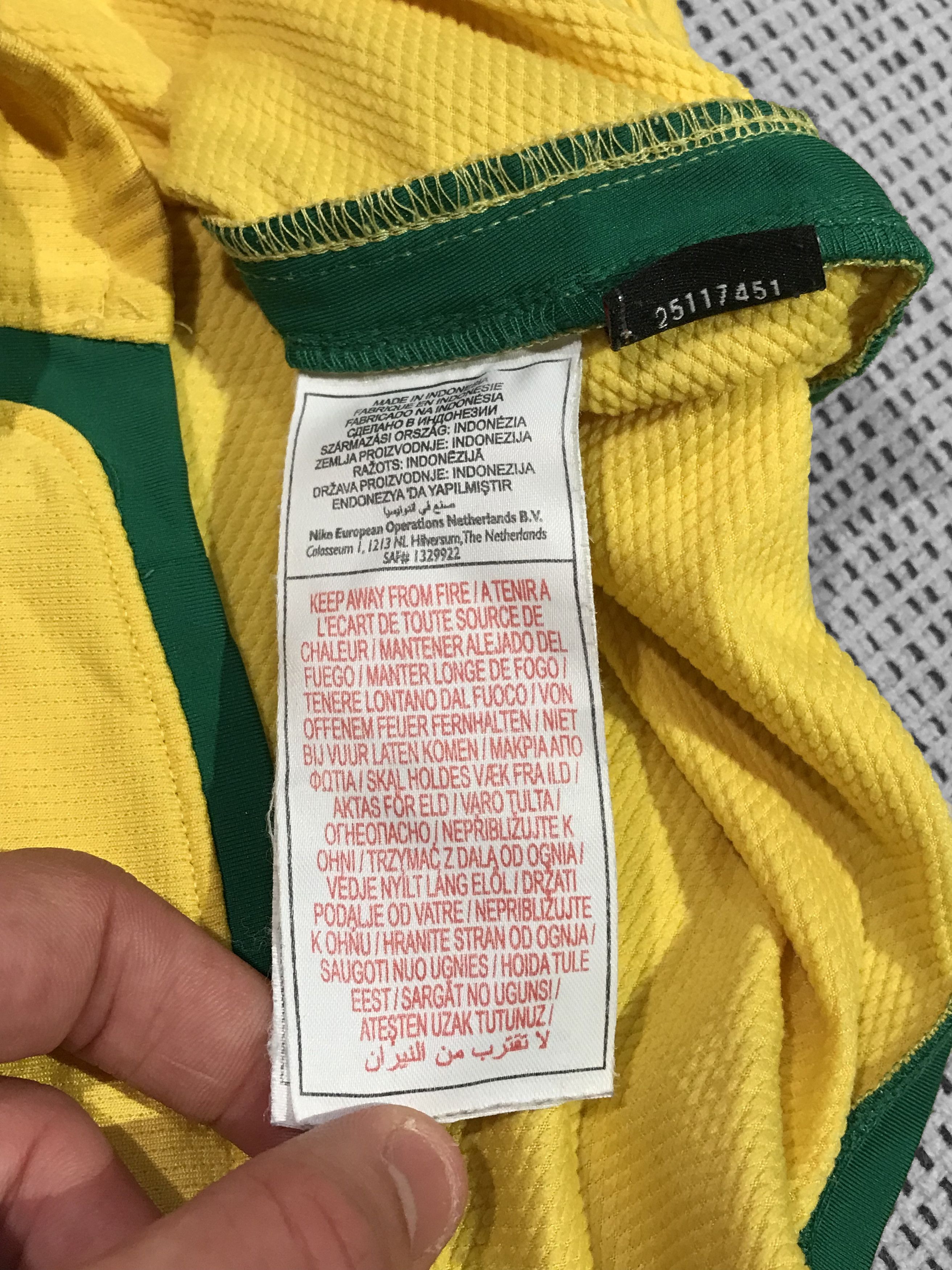 Nike NIKE women's soccer shirt vintage 08'/09' Brazil (M) Size M / US 6-8 / IT 42-44 - 7 Thumbnail