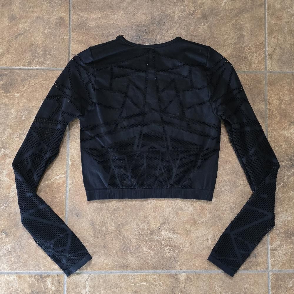 Fabletics Black Philomena Demi Lovato Long Sleeve Size M / US 6-8 / IT 42-44 - 2 Thumbnail
