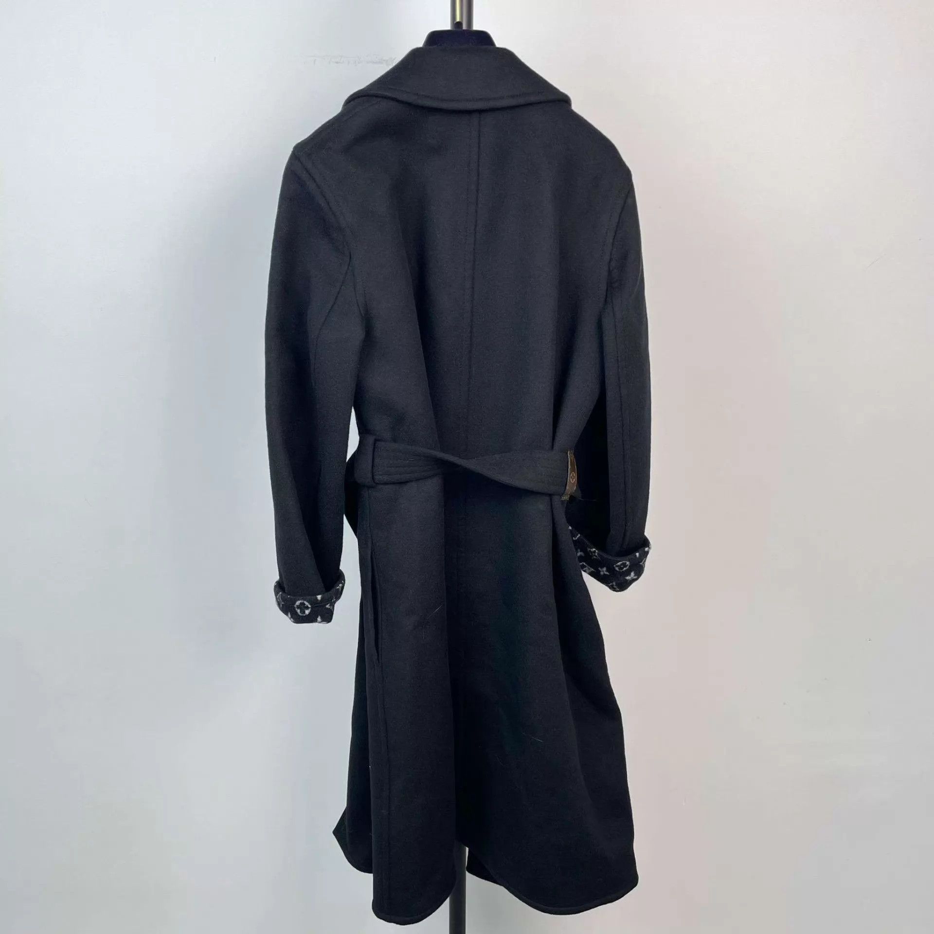 Louis Vuitton LV Black Wool Coat 36 New With Tags Size XS / US 0-2 / IT 36-38 - 2 Thumbnail