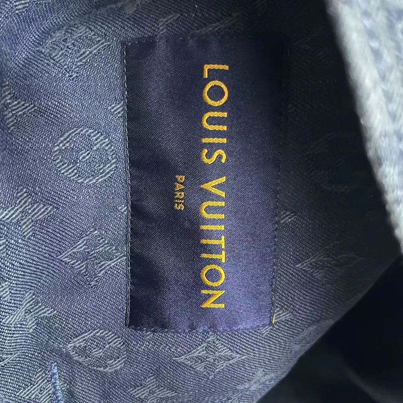 Louis Vuitton Louis Vuitton Blue Logo full-print single-breasted casual Size US M / EU 48-50 / 2 - 2 Thumbnail