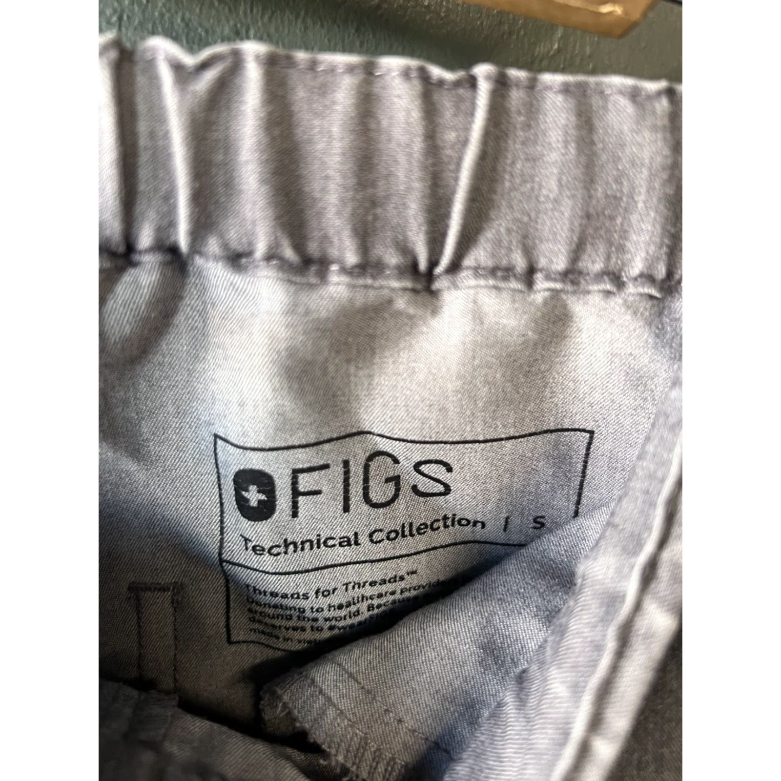 Vintage FIGS Scrub Pants Men's Size S Gray Pockets Pisco Technical Collection Basic 72% Polyester 21% Rayon 7% Spandex Hospital Medical Shirt? Size US 29 - 3 Thumbnail