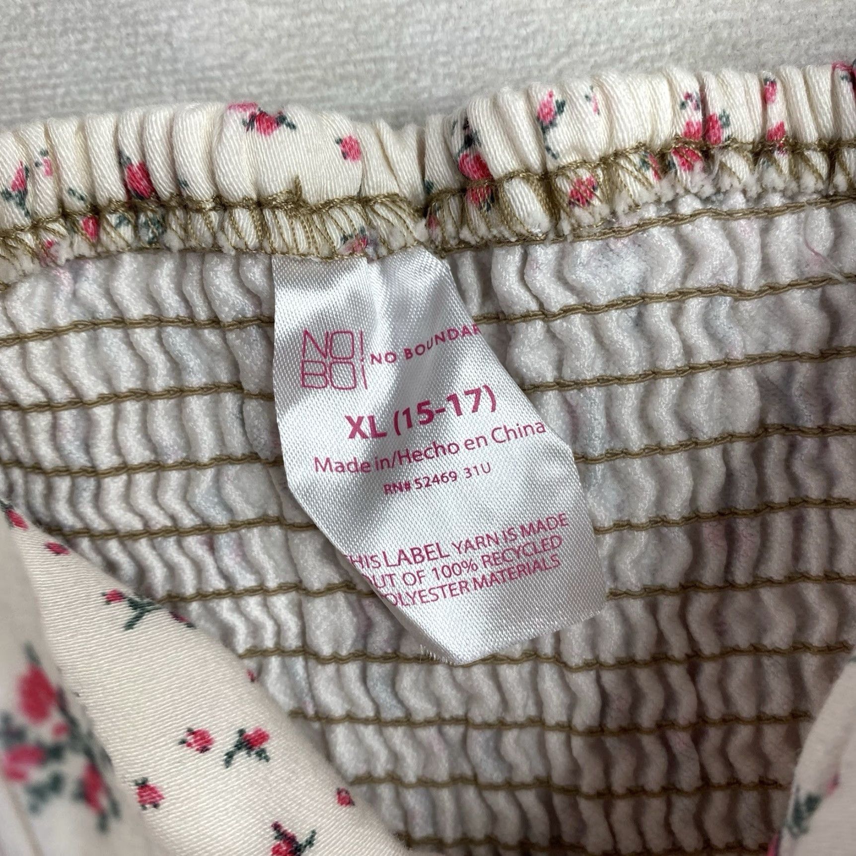 Vintage No Boundaries Tank Juniors XL 15-17 White Floral Spaghetti Strap Cropped Sleeveless Bohemian Y2K Floral Crop Top Womens Size XL / US 12-14 / IT 48-50 - 4 Thumbnail