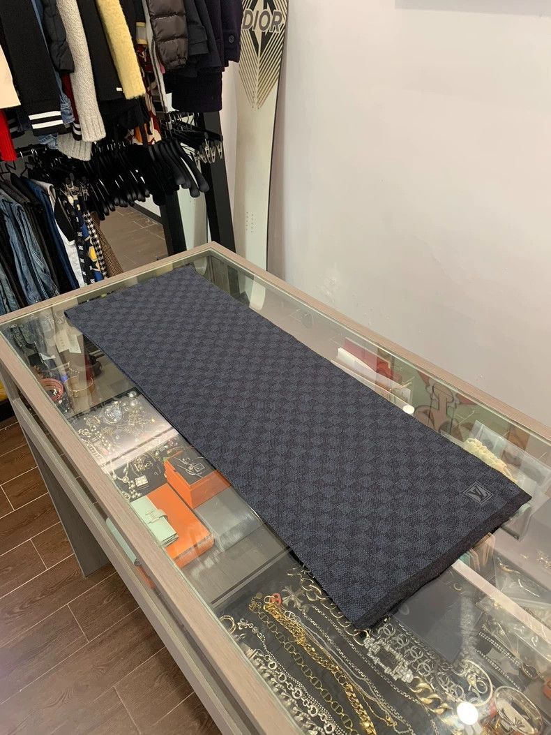 Louis Vuitton Louis Vuitton Blue Check Wool Scarf- Size ONE SIZE - 2 Thumbnail