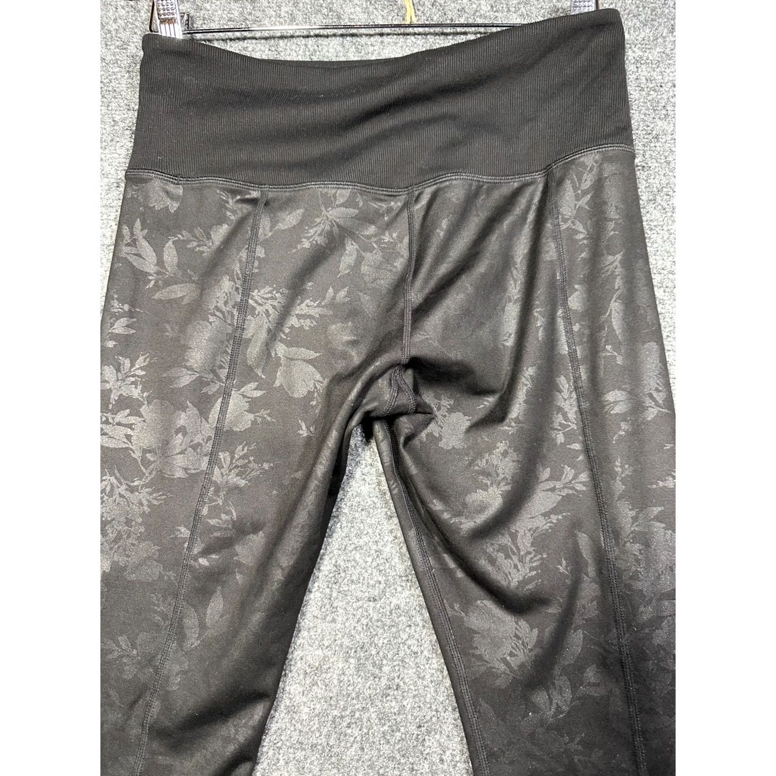 Athleta Athleta Pants Womens Medium Black Compression Pants Heel Cut Out Floral Print Size 32" / US 10 / IT 46 - 7 Thumbnail