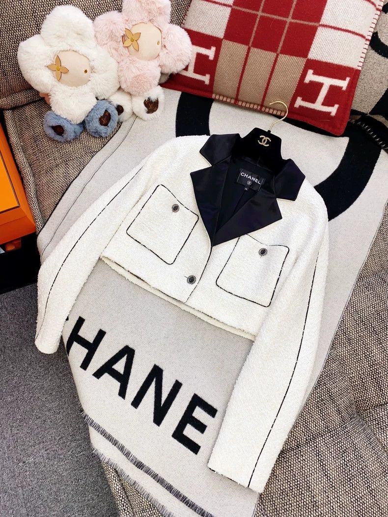 Chanel Chanel 22 Spring and Summer Preview Black and White Short Size S / US 4 / IT 40 - 1 Thumbnail