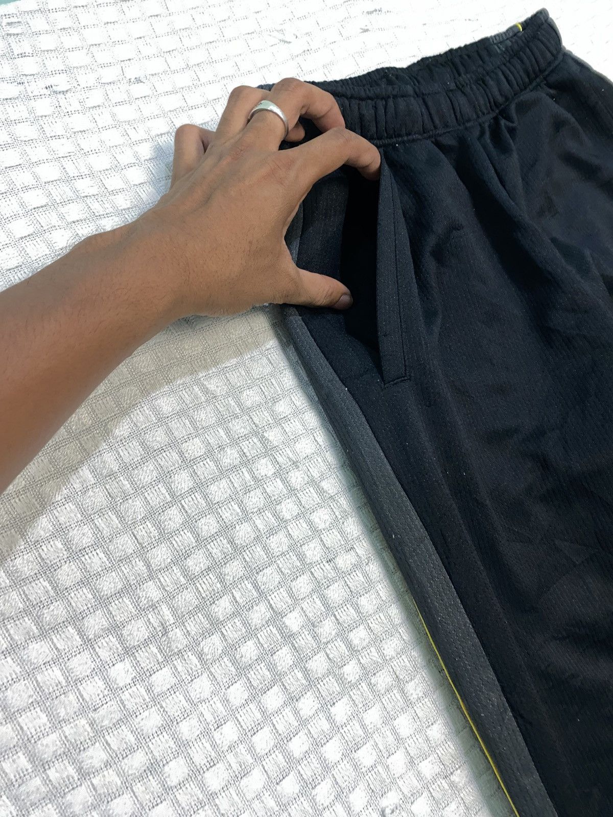 Carhartt Wip × Nike VINTAGE NIKE 90S BAGGY NYLON WIDE LEG SWOOSH TRACK PANTS Y2K Size US 30 / EU 46 - 5 Thumbnail