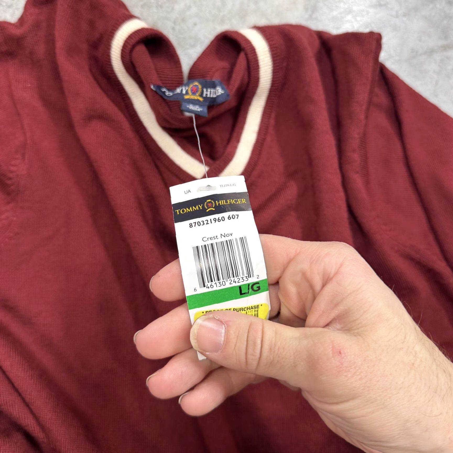 Tommy Hilfiger VINTAGE Tommy Hilfiger Sweater Mens Large Red Merino Wool V Neck Knit Pullover Classic Size US L / EU 52-54 / 3 - 5 Thumbnail