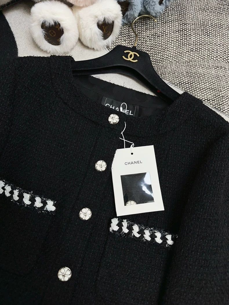 Chanel Chanel 24p popular black two-pocket rolled edge petal buck Size XS / US 0-2 / IT 36-38 - 7 Thumbnail