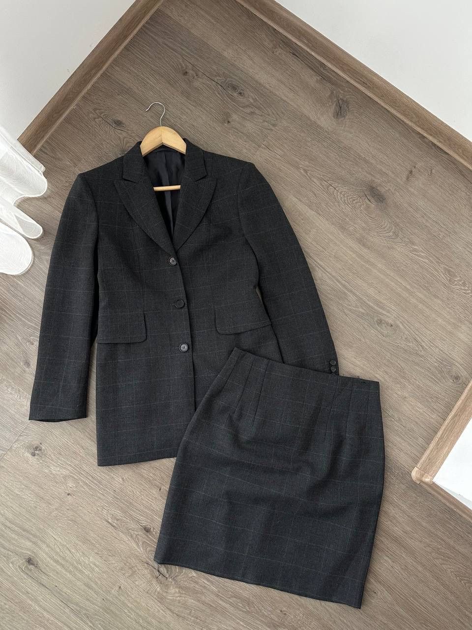 Kiton × Vintage Vintage Kiton Gray Women's Blazer Skirt Suit Lana Mohair Size M / US 6-8 / IT 42-44 - 6 Thumbnail