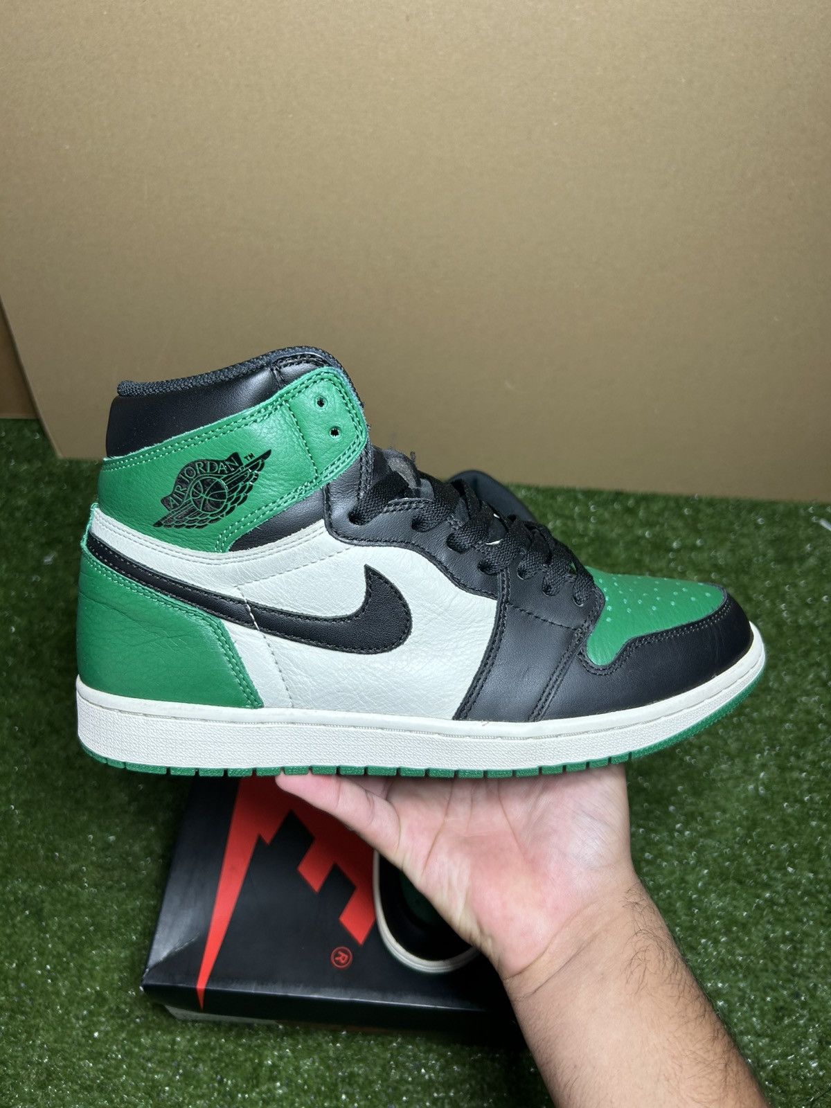 Jordan Brand Jordan 1 Pine Green 1.0 Size US 10.5 / EU 43-44 - 6 Thumbnail