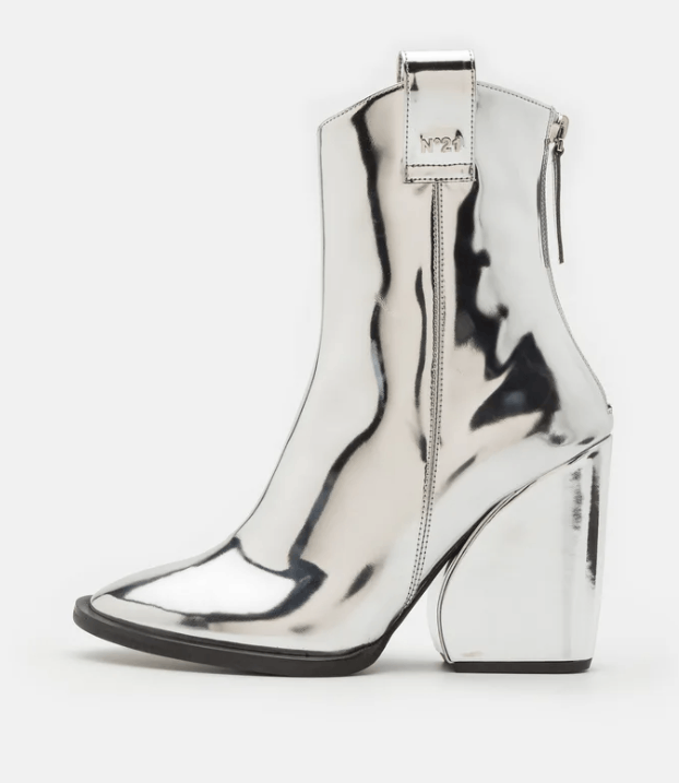 image of N21 Ankle Boots 38 in Silver, Women's (Size 7)