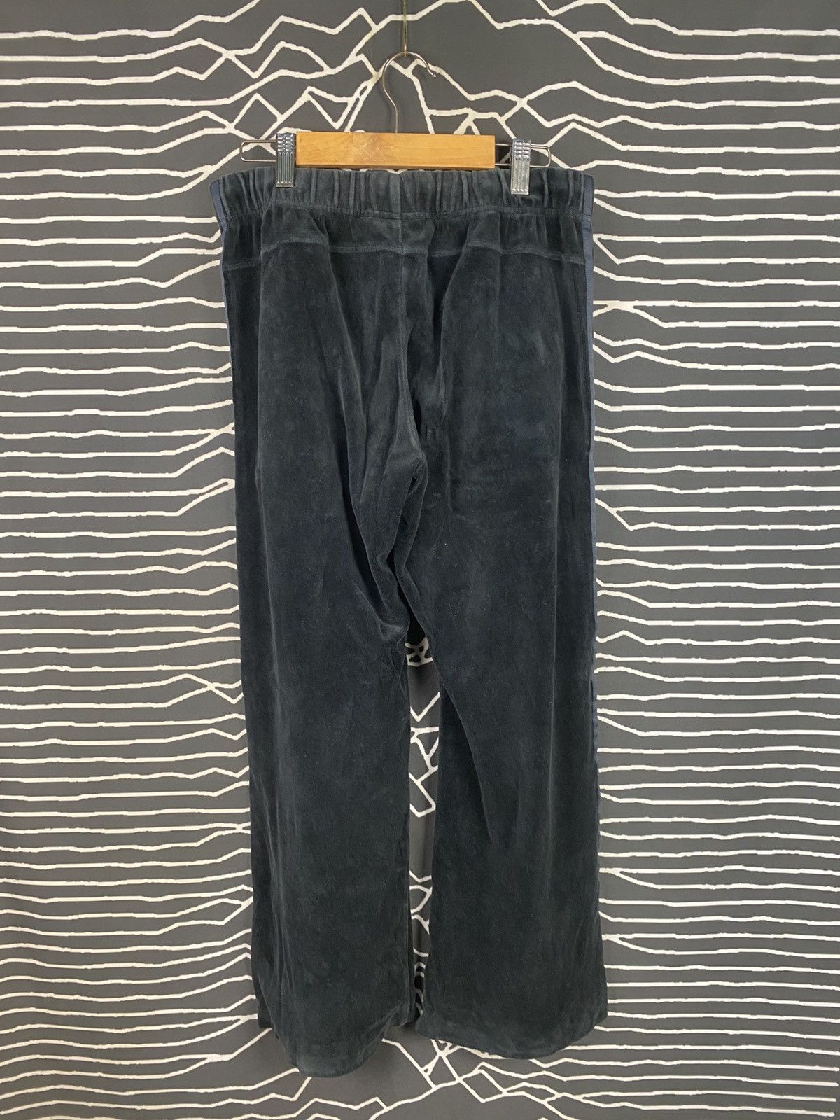 Adidas Adidas velvet trackpants Size 28" / US 6 / IT 42 - 2 Thumbnail