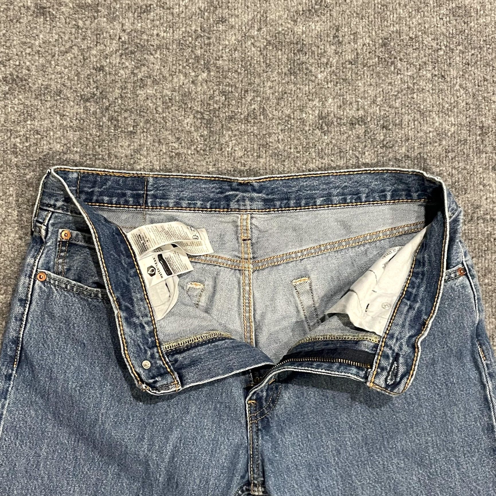 Levi's Levis 405 Denim Shorts Mens 34 Blue Classic Relaxed Fit Casual Bermuda Flat Front Pockets Denim WaterLess 10 in Inseam Size US 34 / EU 50 - 4 Thumbnail