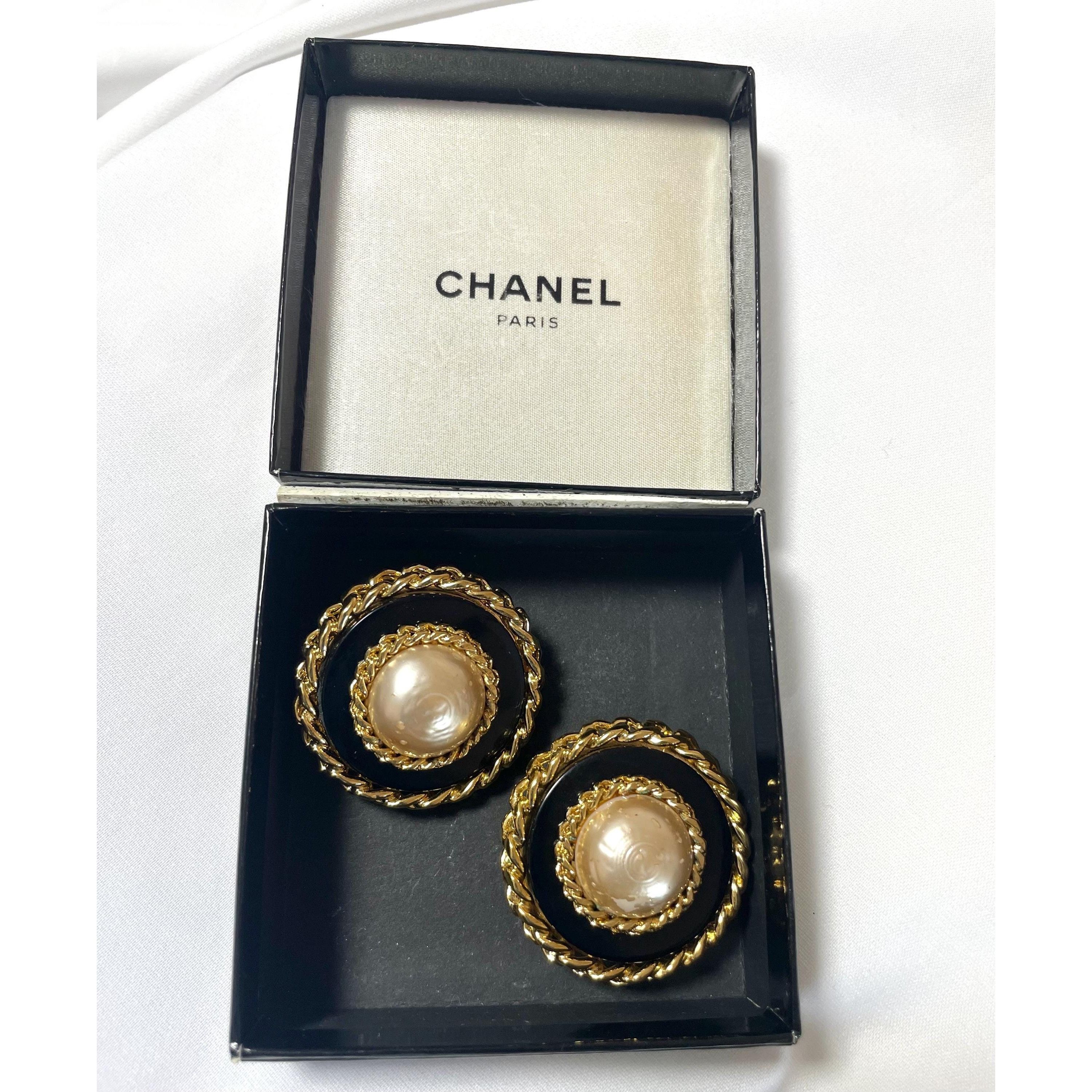 Chanel Vintage CHANEL large earrings with chain frames and pearls Size ONE SIZE - 3 Thumbnail