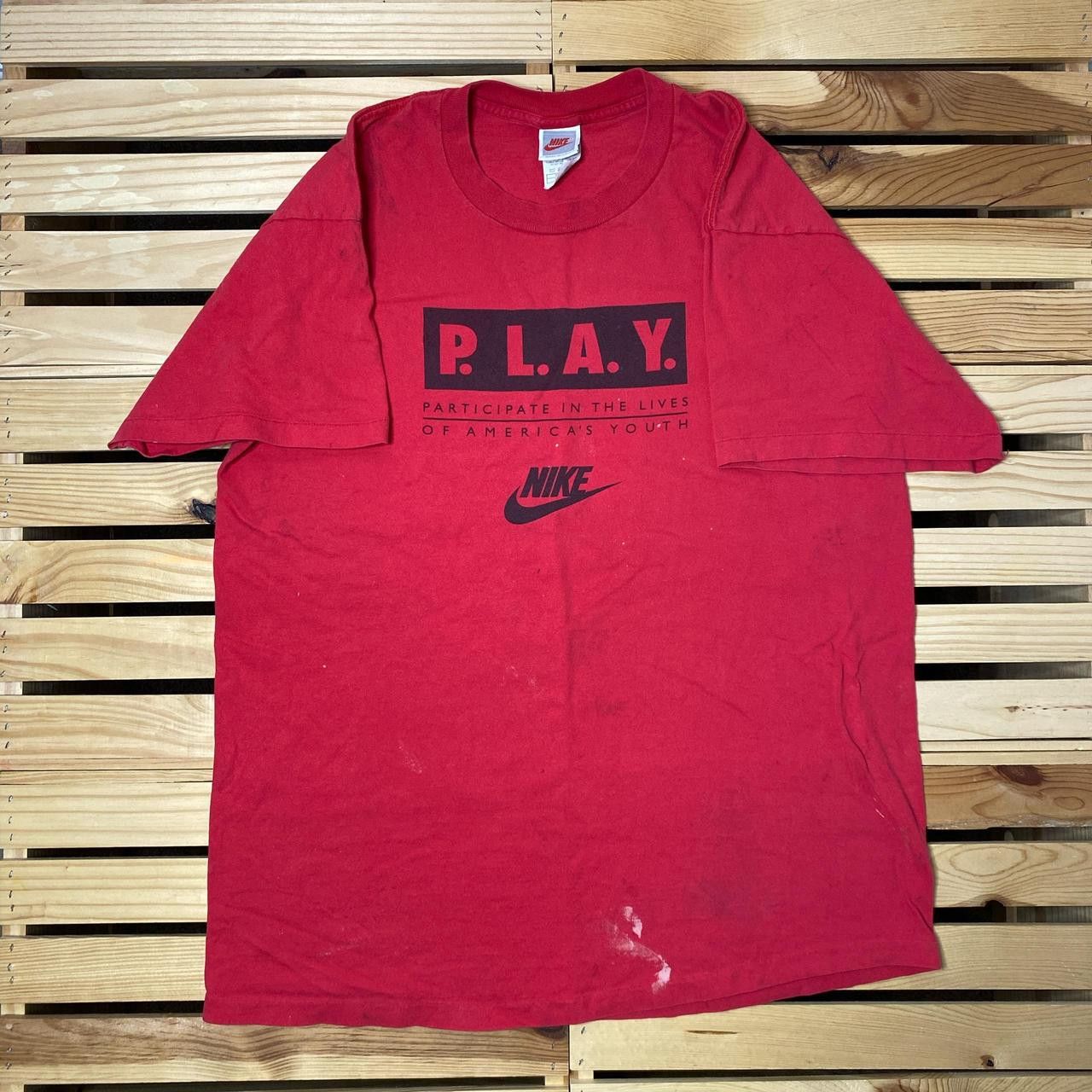 Nike Vintage Nike P.L.A.Y. Red Tee Size 2XL Size US XXL / EU 58 / 5 - 1 Thumbnail
