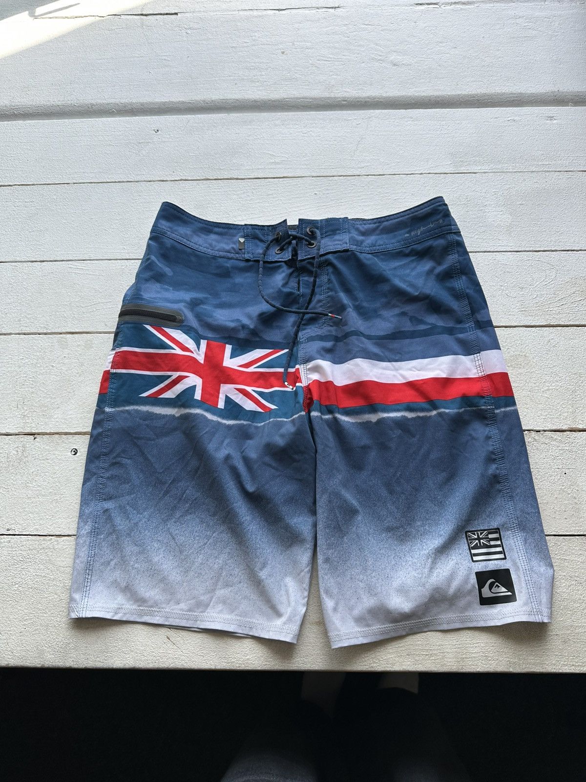 Quiksilver 🚨Vintage Quiksilver Shorts Big Logo Y2K Style 90s Surfing Size US 29 - 1 Thumbnail