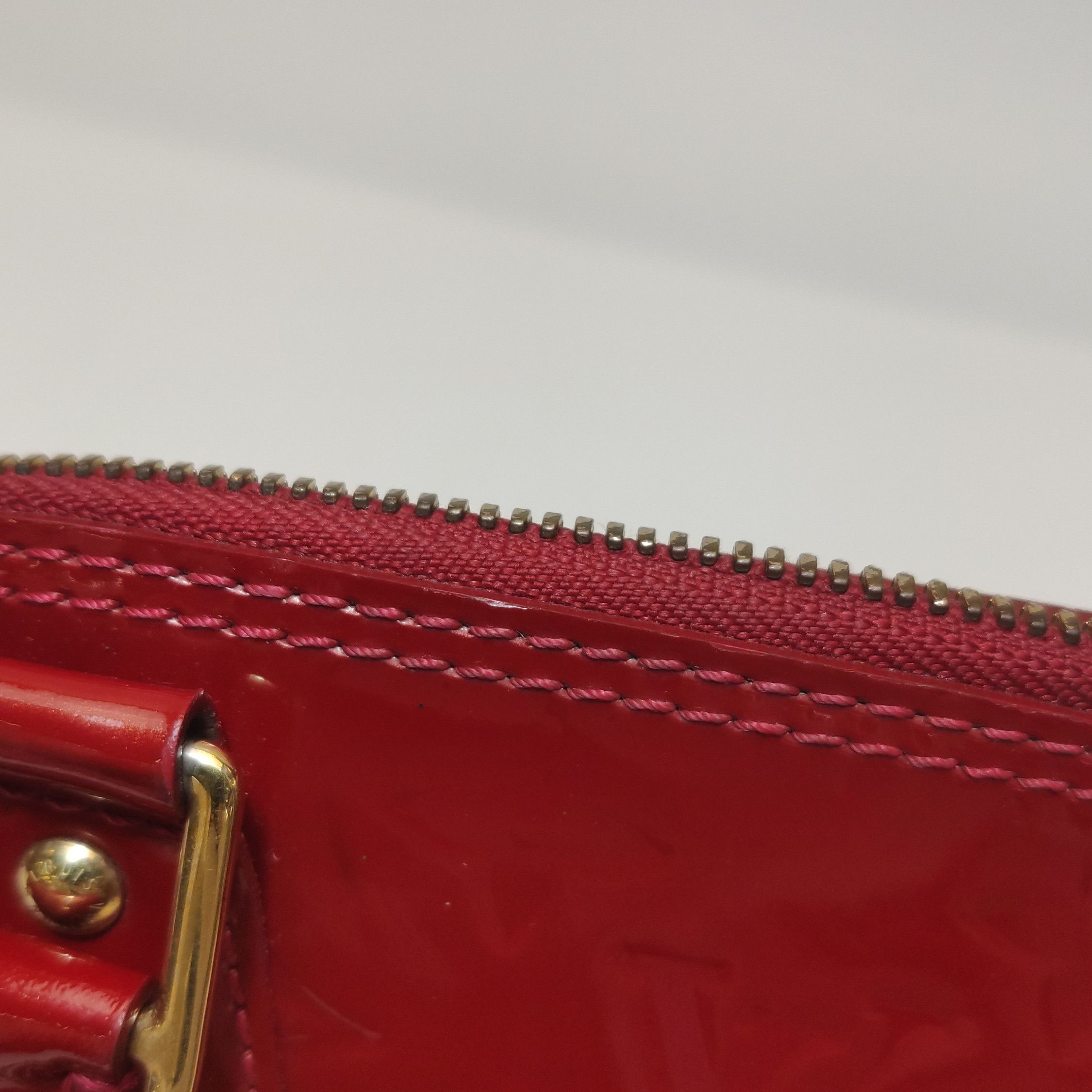 Louis Vuitton Louis Vuitton (LV) AlmaBB patent leather solid color emboss Size ONE SIZE - 8 Thumbnail