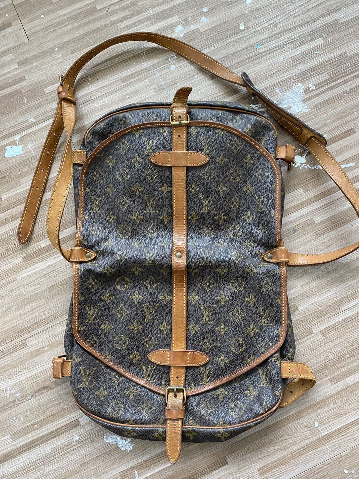 Louis Vuitton Authentic Vintage Louis Vuitton Monogram Saumur 30 Crossbody Size ONE SIZE - 12 Thumbnail