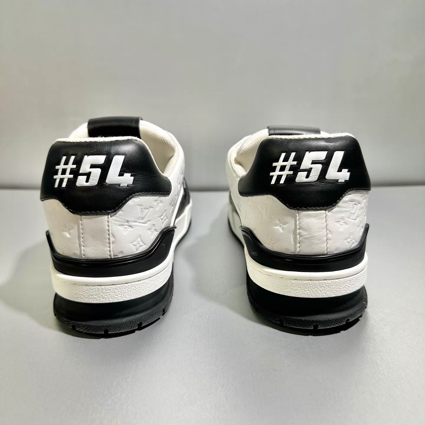 Louis Vuitton Louis Vuitton Trainer B&W embossed 10/44 Worn once Size US 11 / EU 44 - 5 Thumbnail
