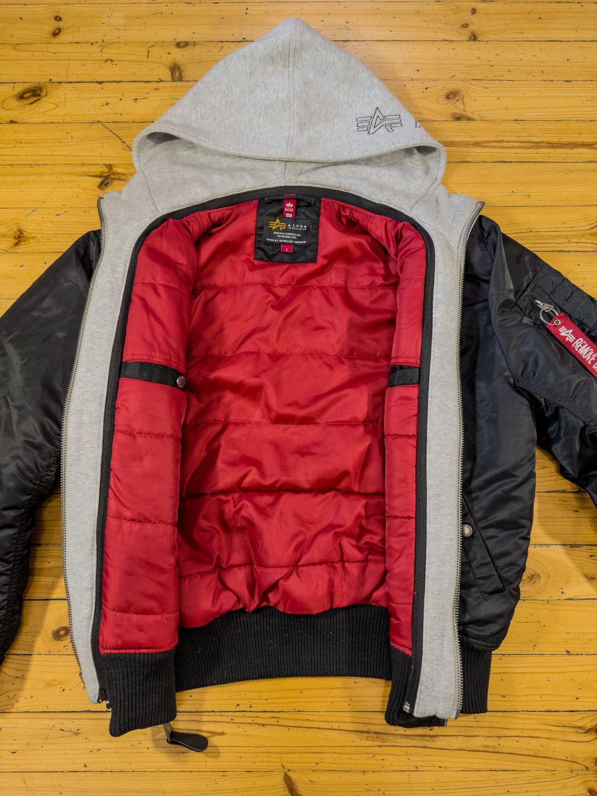 Alpha Industries Alpha industries with detachable gray hood bomber jacket Size US L / EU 52-54 / 3 - 6 Thumbnail