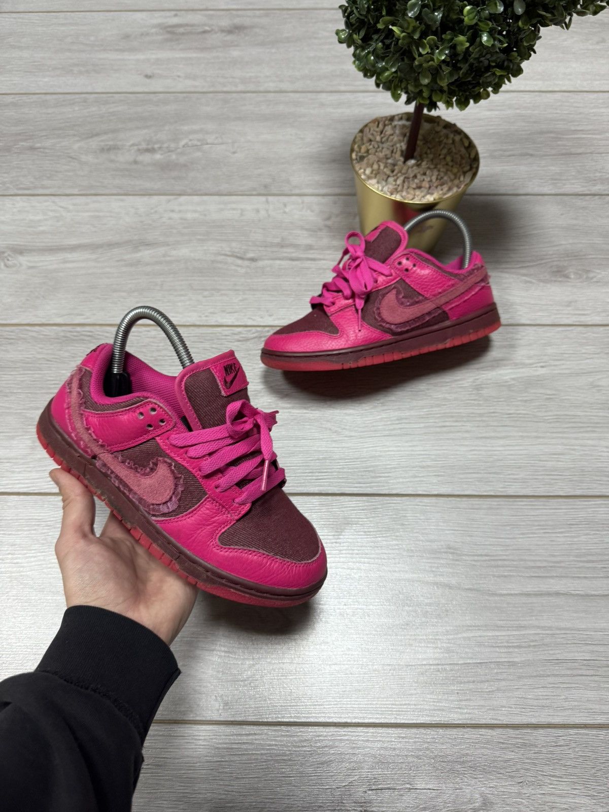 Nike Nike Dunk SB Low Valentine’s Day lace sneakers shoes Size US 5.5 / IT 35.5 - 1 Thumbnail