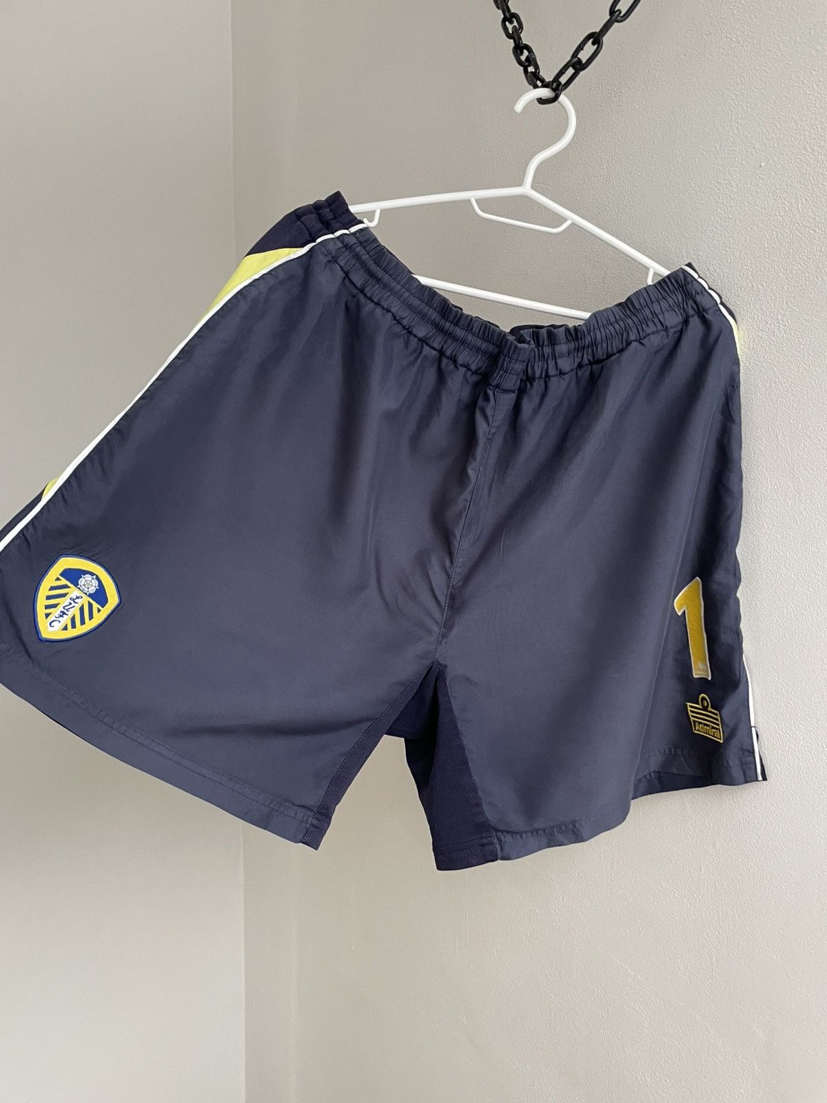 Vintage LEEDS UNITED 2005 2006 GOALKE FOOTBALL SHORTS JERSEY ADMIRAL Size US 36 / EU 52 - 6 Thumbnail