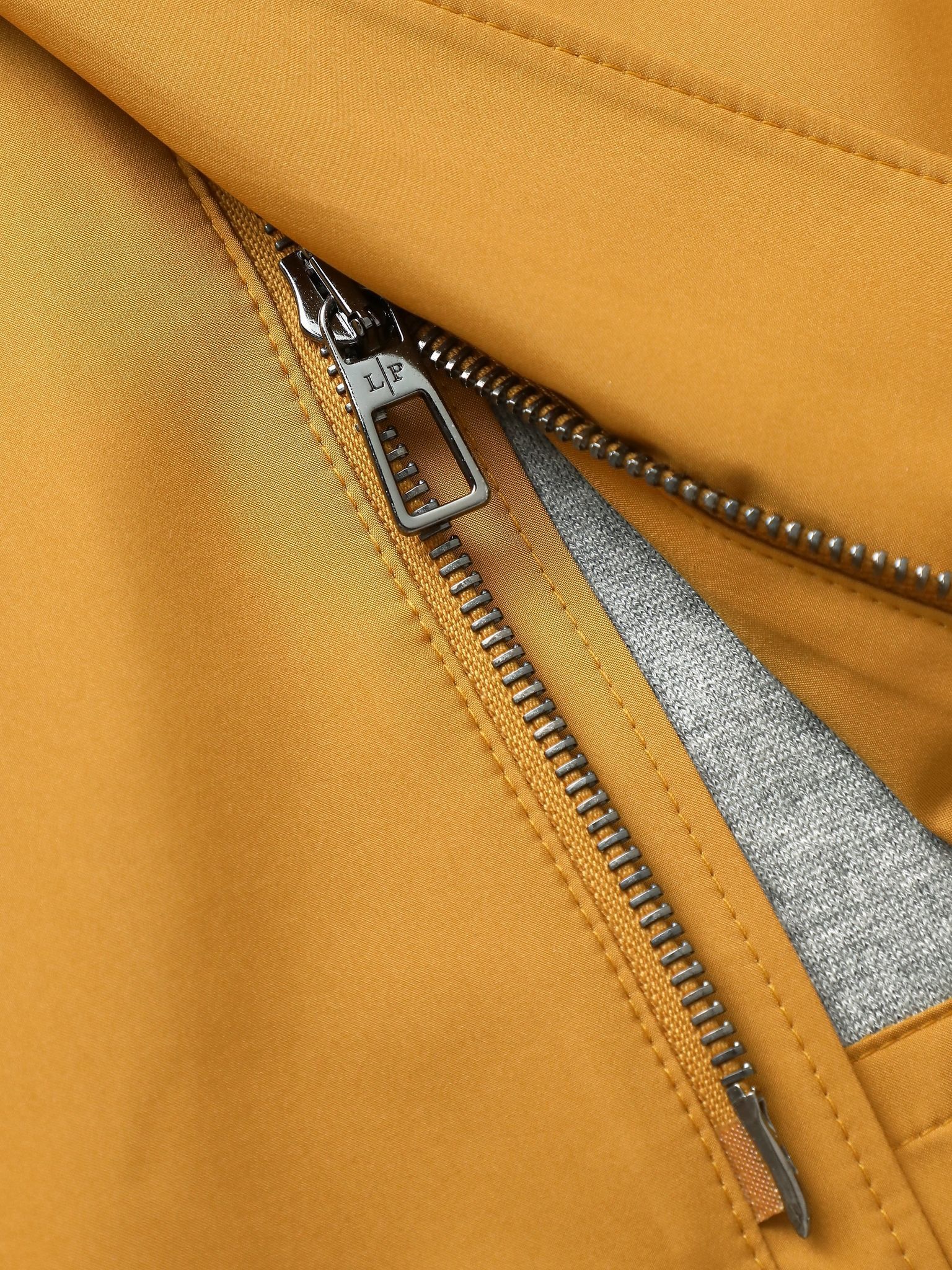 Loro Piana o1srvl11e0924 Traveller Vest in Tangerine Size US S / EU 44-46 / 1 - 3 Thumbnail