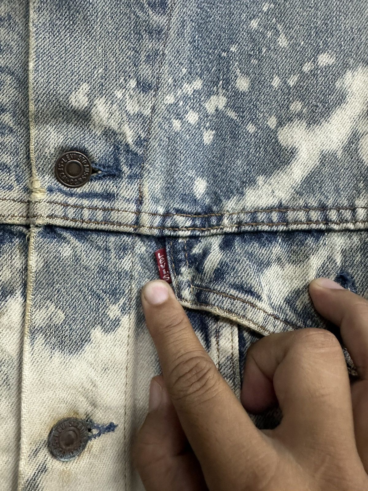 Levi's VTG Distressed Levi's Acid Washed Denim Jacket Size US L / EU 52-54 / 3 - 7 Thumbnail