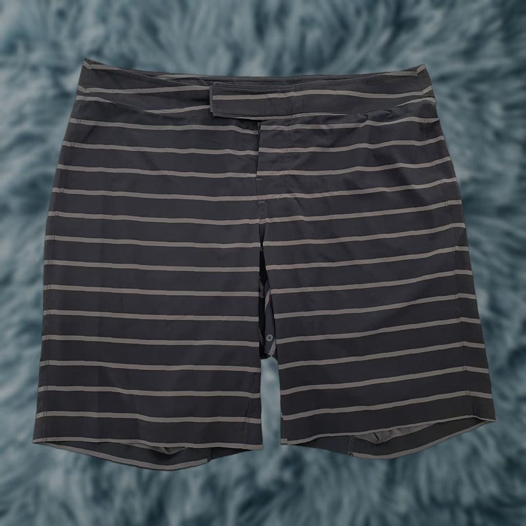 Lululemon Lululemon Shorts Adult 40 Black Gray Striped Pocket Mens Athletic Activewear Shorts Size US 40 / EU 56 - 1 Thumbnail