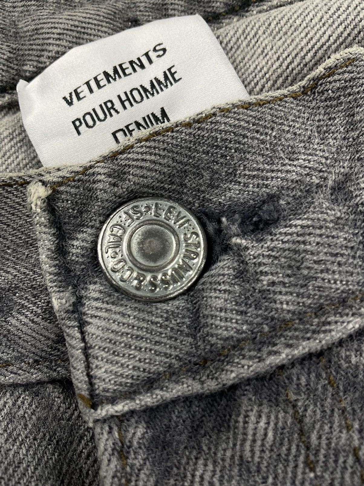 Vetements Vetements x Levis Embroidered Logo Size US 34 / EU 50 - 10 Thumbnail