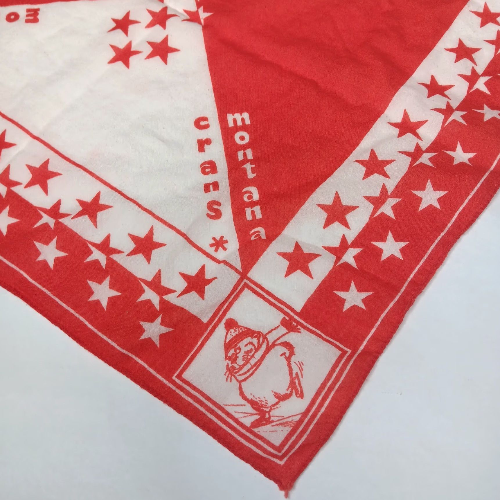 Vintage VINTAGE Badger Bandana Scarf Unisex 19x20" Red White Travel Stars Crans-Montana Switzerland Souvenir Man/Woman? Size ONE SIZE - 5 Thumbnail