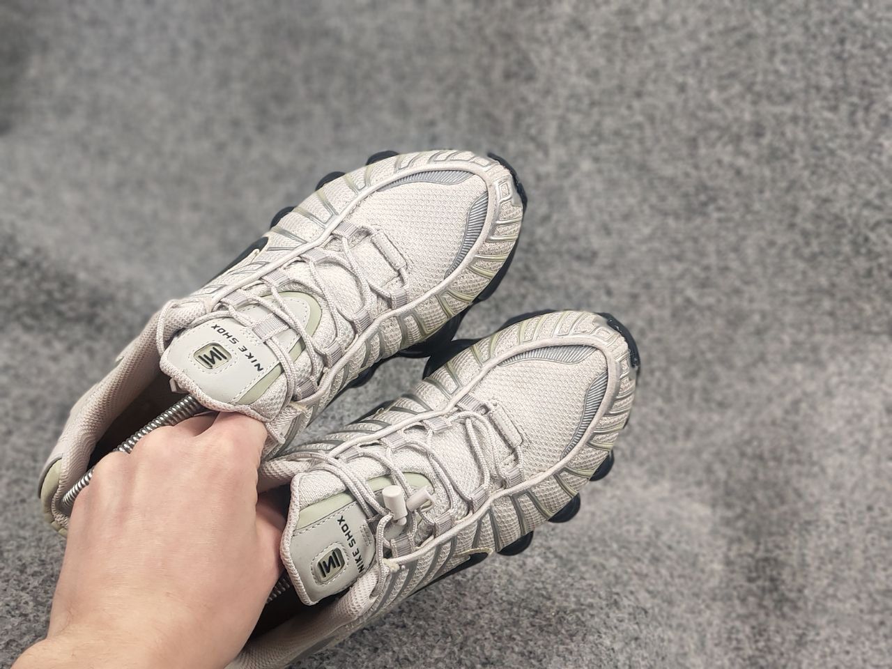 Nike Nike Shox TL Light Bone Off Noir-Olive Sneakers Vintage Y2K Size US 7.5 / IT 37.5 - 17 Thumbnail