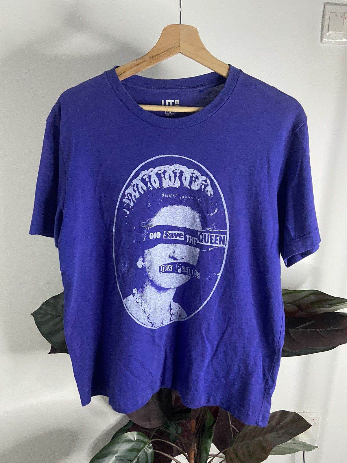 Band Tees × Uniqlo Uniqlo x Sex Pistol 😊❤️ Size US M / EU 48-50 / 2 - 1 Thumbnail