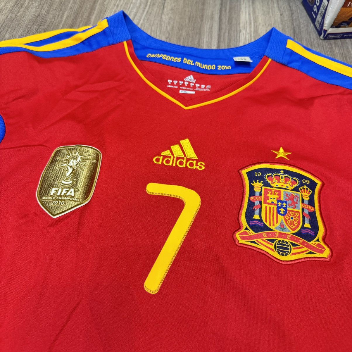 Adidas Spain 10/11 home shirt #7 David Villa Size US XL / EU 56 / 4 - 3 Thumbnail