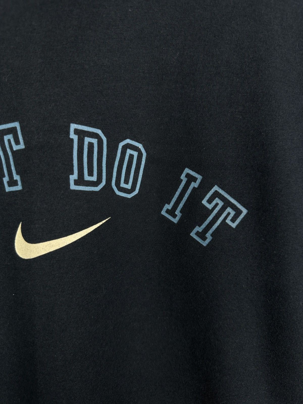 Nike Vintage Nike Center Swoosh T Shirt Tee Big Logo Spellout Y2K Size US XL / EU 56 / 4 - 6 Thumbnail