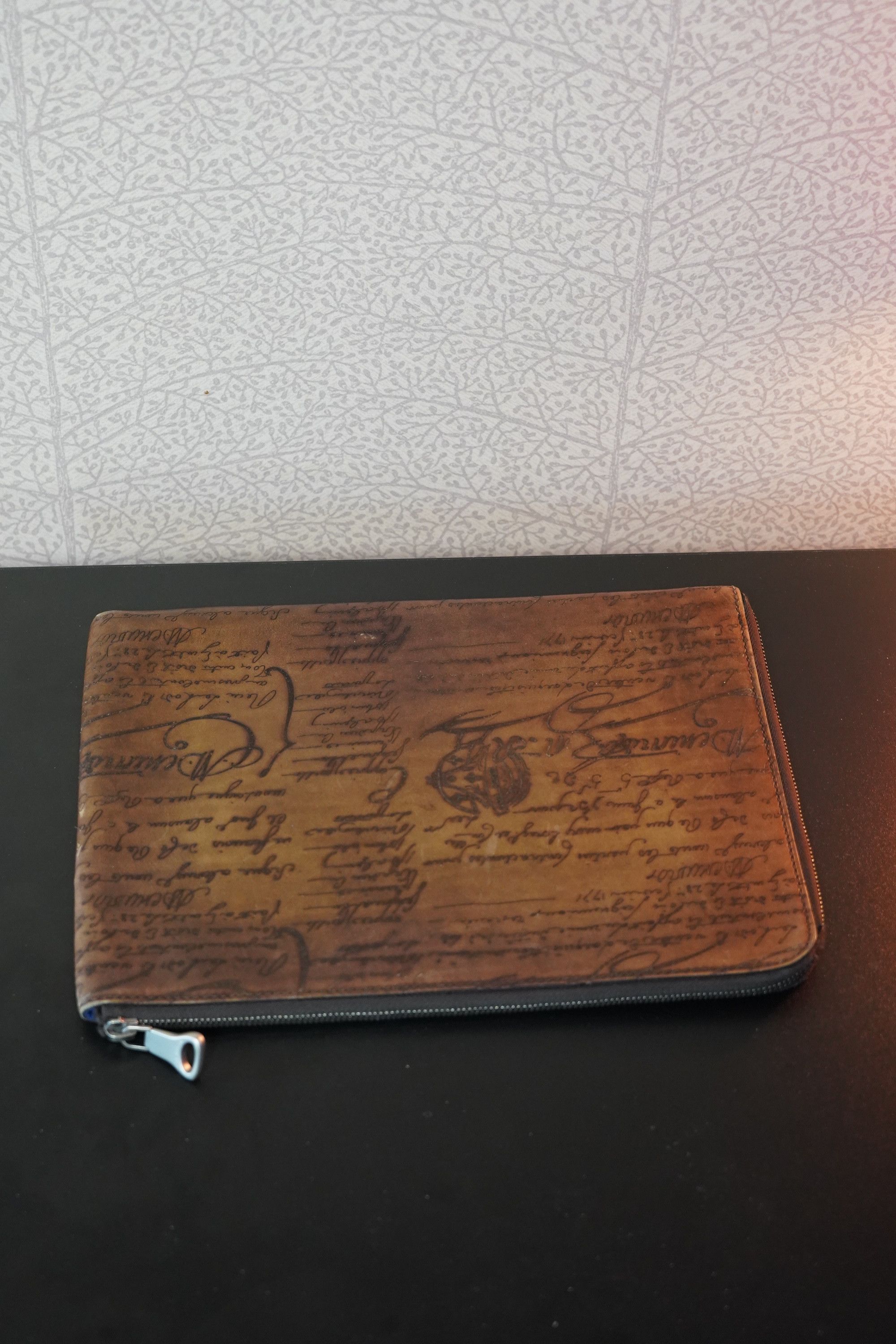 Berluti Berluti / Scritto Calligraphy Leather Clutch Bag / Brown Size ONE SIZE - 3 Thumbnail